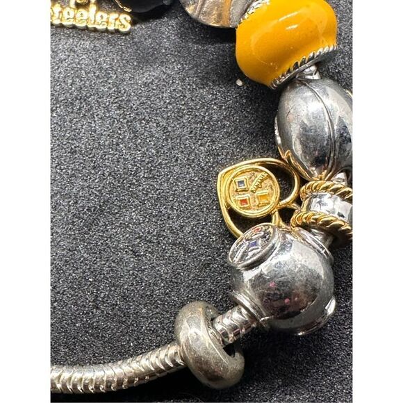Stunning Bradford exchange charmed Fashionable Fan Steelers Bracelet RETAILS $15 - Picture 4 of 13